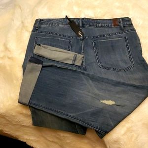 ✨️Vera Wang✨️ Mid Rise Denim Capri